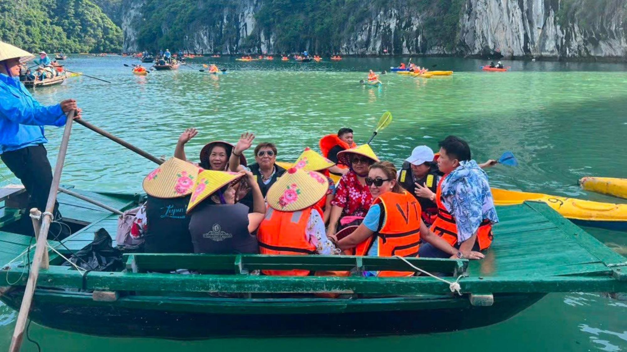 ホテル Lotus Boutique Cruise ハロン エクステリア 写真